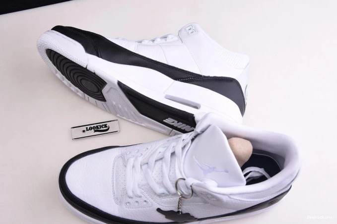One Kick 3 FRAGMENT JORDAN AIR DA3595-100 0818